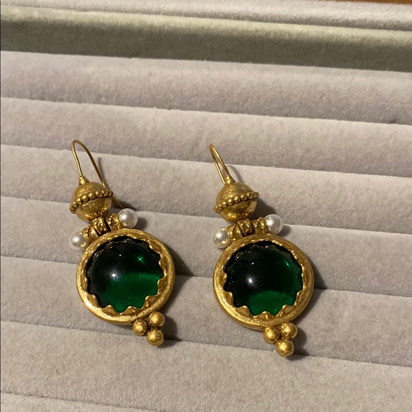 Elegant Gold and Green Earrings - Picture 3 of 5